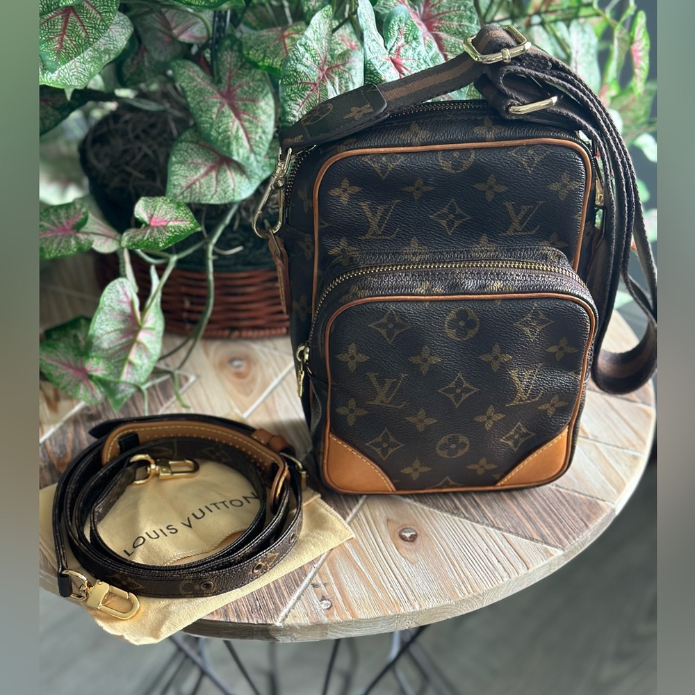 EUC LOUIS VUITTON BROWN MONOGRAM 
CROSSBODY BAG